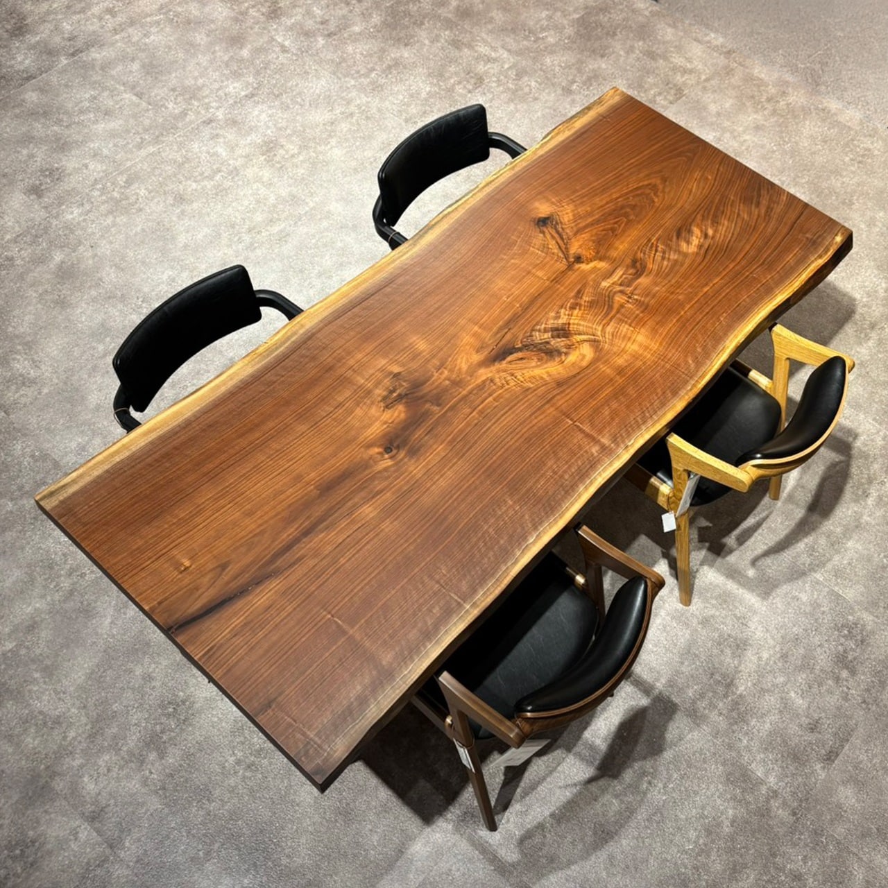 名古屋店　ウォールナット　幅200×奥行82-90×厚み5cm